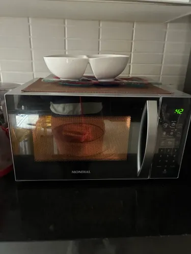 Microondas semi novo 