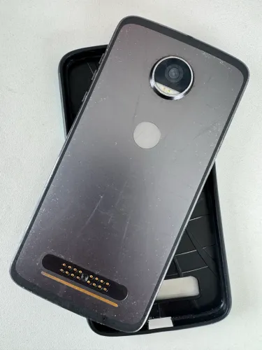Moto Z2 Play 64gb 300,00.