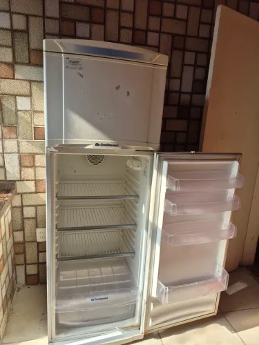 Geladeira 110v gelando parte superior