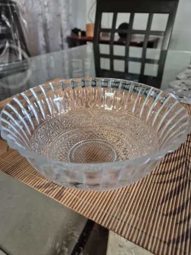 Bowl/Petisqueira em vidro rico em detalhes, com borda ornamentada (8x7cm)