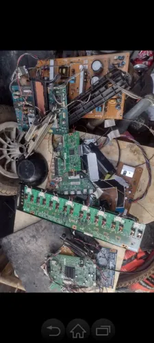 4 televisão led placas e fonte funcionando tudo por...