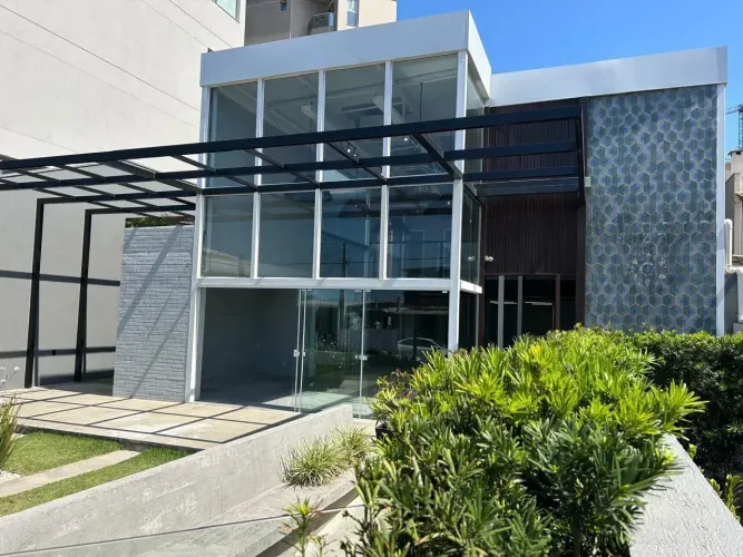 Sala Comercial (prédio), quadra mar, locação anual, Praia Brava!