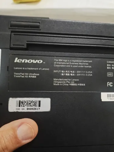 Lenovo ThinkPad X6 UltraBase projetado para expandir a funcionalidade dos notebooks IBM