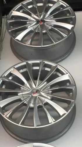 Roda aro 17 Raiada Prata com diamantada VW Jetta 5X112 jogo novo