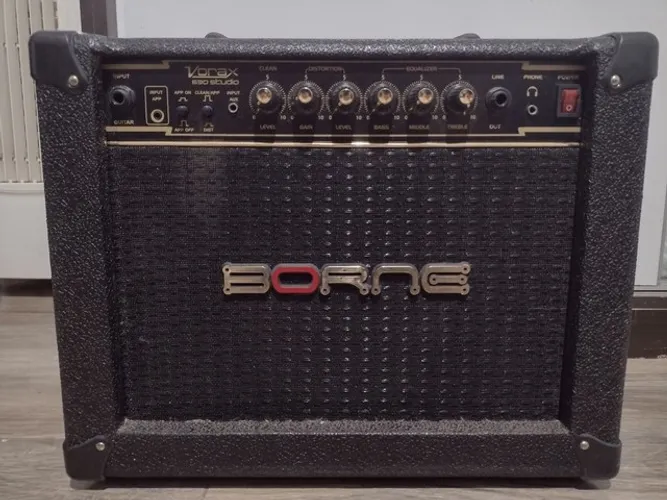 Amplificador / Caixa de som / Cubo para violão e guitarra Borne 30w