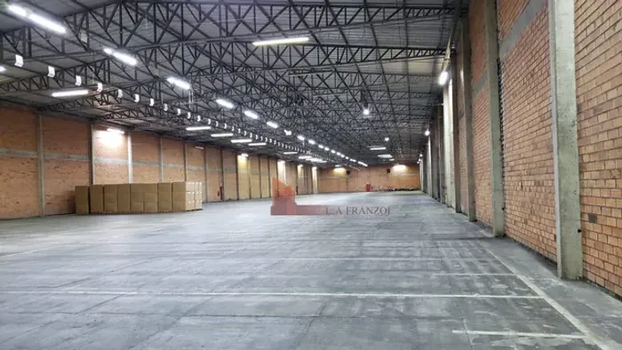 LOCAÇÃO: ARMAZÉM 2.430 m² em Itajaí/SC