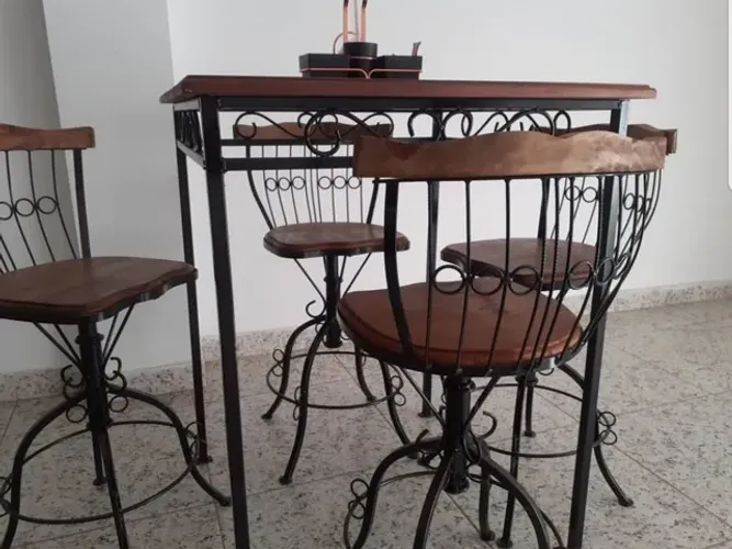Jogo de mesa com 4 banquetas rústico 