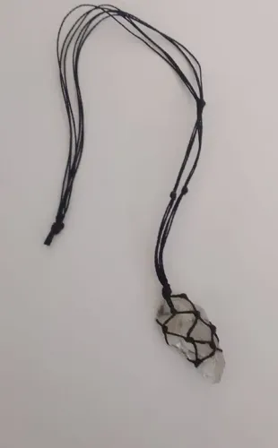 Colar de pedra de cristal bruto