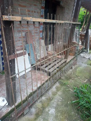 Grade x portão