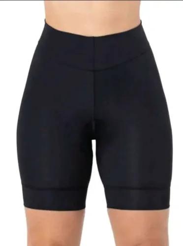 Shorts meia coxa Liso.