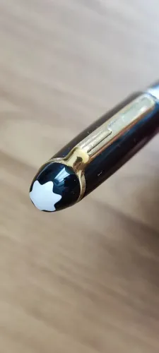 Caneta Montblanc Meisterstuck - Preta com detalhes em ouro