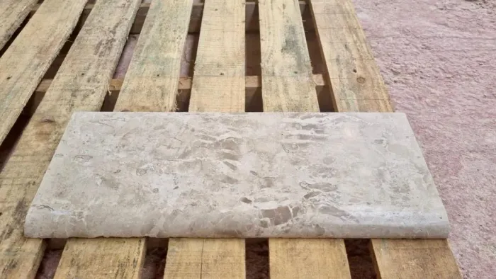 Borda em marmore travertino