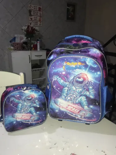 Mochila escolar + Lancheira térmica.
