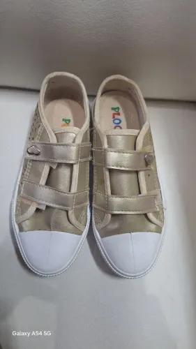 Tenis dourado n27