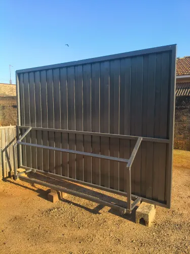 Vendo portão de correr  3.50 largura por 2.30 de altura 