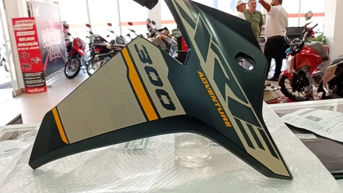 Carenagem direita tanque xre 300 adventure