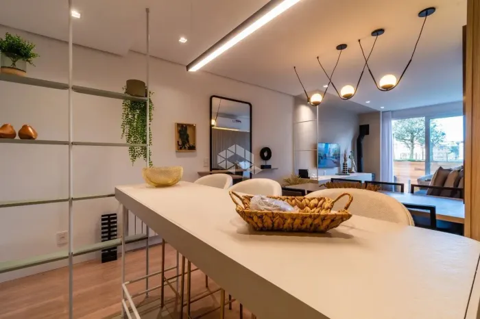 Apartamento à venda no Condomínio Bellagio - Centro de Canela com 2 suítes, lavabo e 2 vag