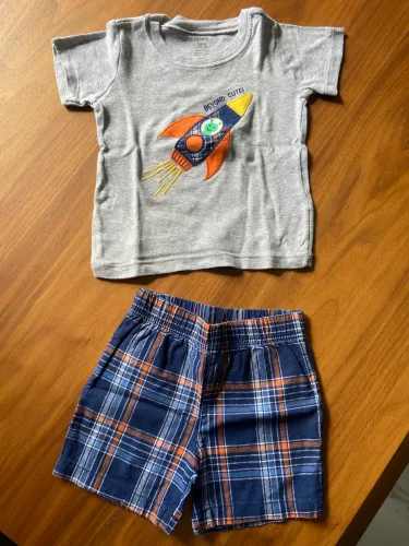 Conjunto short e camiseta! Tamanho 18 meses! Carter?s