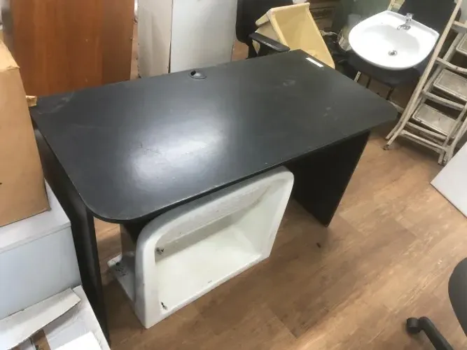 Mesa de escritório preta