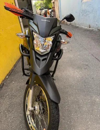 Veículo em dias, garantia de 3 meses 