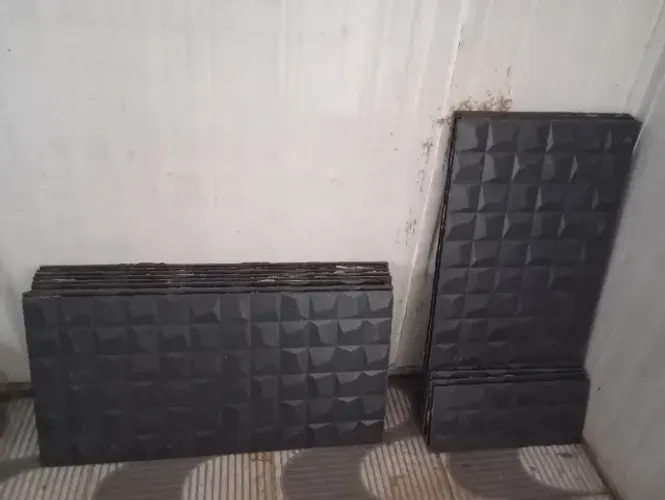 Vende-se lote de 5,145m de azulejo decorativo preto de primeira 
