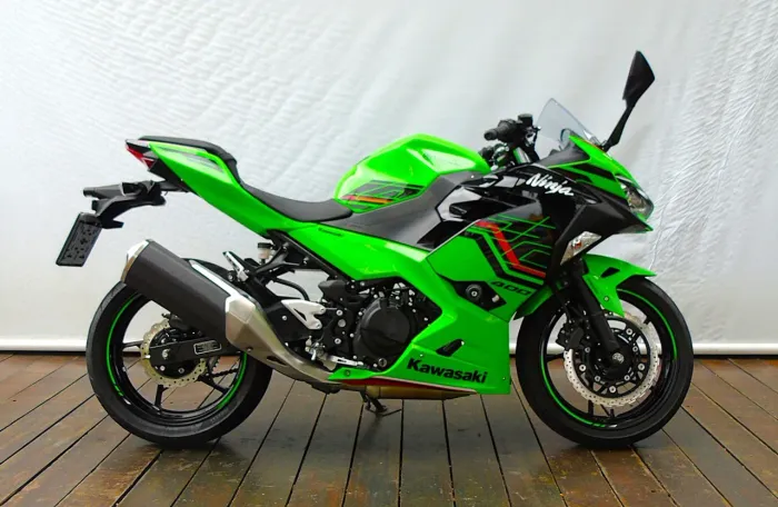 KAWASAKI NINJA 400 KRT EDITION