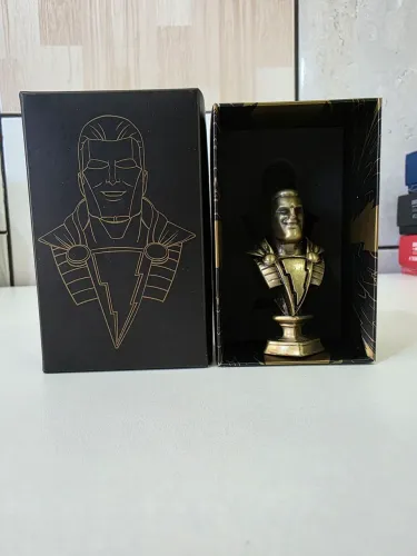 Busto Shazam! - Omelete Legends #18 (Peça Oficial de Metal)