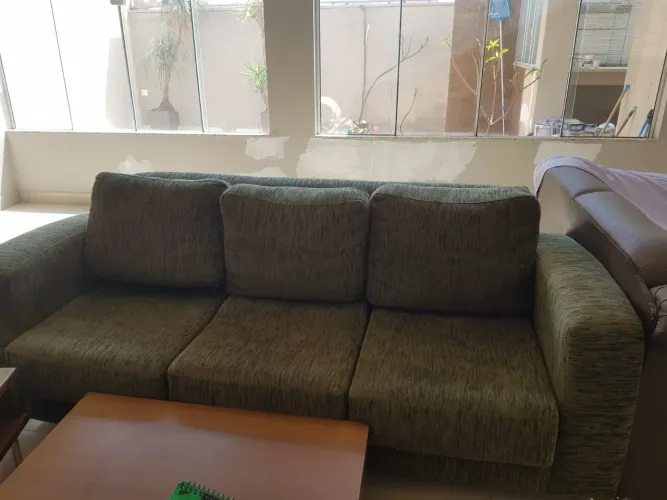 Sofá 3 lugares . 2 assentos  são chaise .  