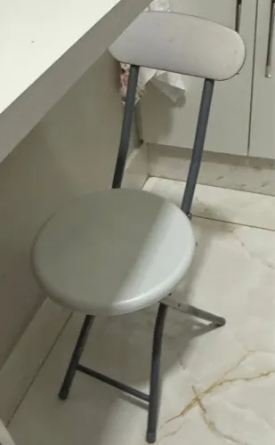 BANCO SEMI SENTADO RETRÁTIL COM ENCOSTO