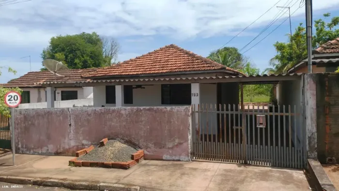 Casa para Venda em Santo Expedito, CENTRO, 2 dormitórios, 1 banheiro, 2 vagas