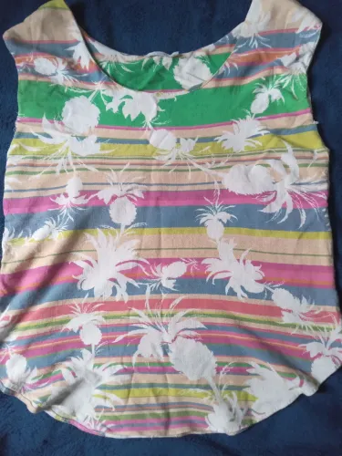 Blusa estampada tropical