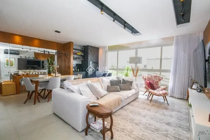 Apartamento com área privativa de 130,95 m², 3 suíte Semi-Mobiliado em Canoas à Venda
