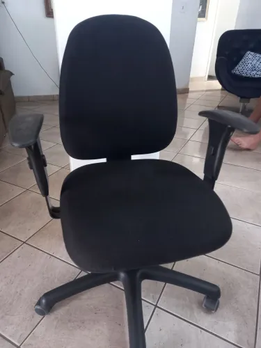 Cadeira giratória flexform r$249regulagem de altura  encosto e bracos