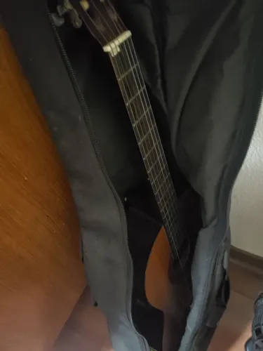 Violão Yamaha elétrico 
