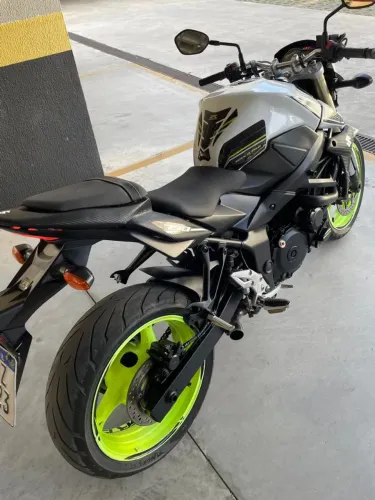 Suzuki 750GSR Moto de garagem 4mil à baixo da fipe.