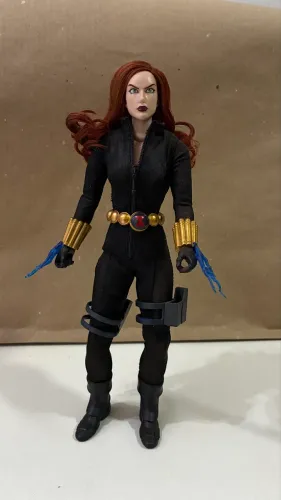 Boneca viúva negra articulada 