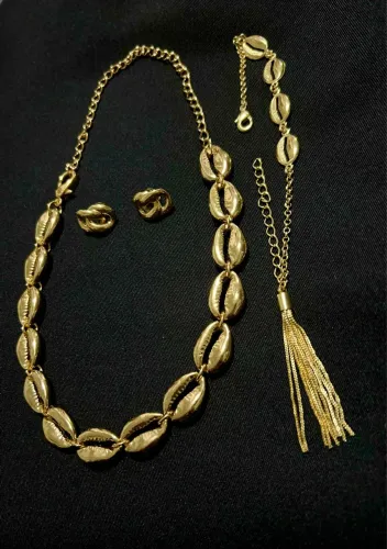 Kit SemiJoias hipoalergênicas de Buzios com Gargantilha,Pulseira e Brincos, Novo