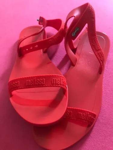 Melissa vermelha novinha