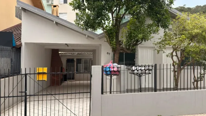 ALUGUEL ANUAL KITNET MOBILIADA | CÓRREGO AO LADO DA UFSC - R$2.200