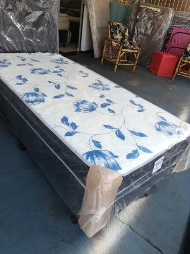 Cama solteiro  colchão acoplado
