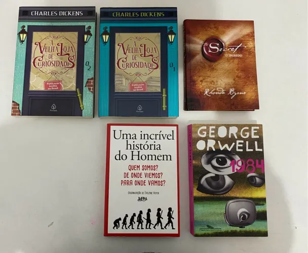 Centro de Estância Livros em ótimo estado, e só vendo todos juntos