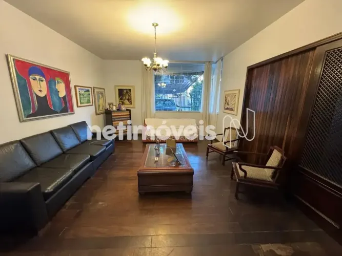Casa com excelente localização no Bairro Cidade Jardim Belo Horizonte/MG