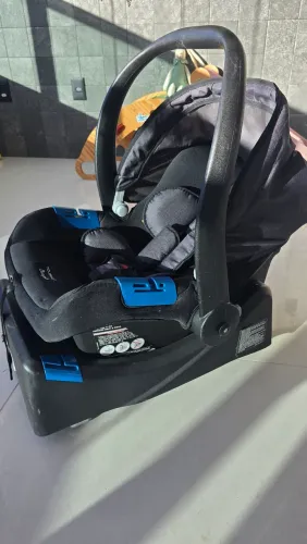 Bebê conforto Touring X Burigotto com base