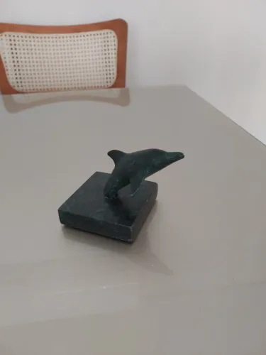 Golfinho em bronze com pátina verde