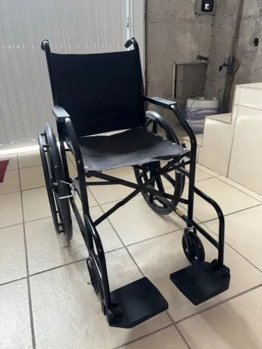 Cadeira de rodas dobrável NOVA