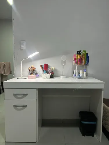 Escrivaninha penteadeira branca com gaveta