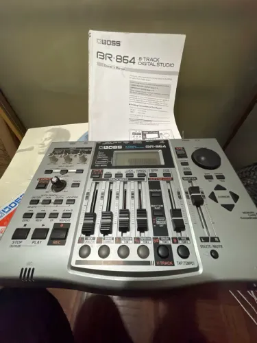 BOSS BR-864 8- track digital studio 