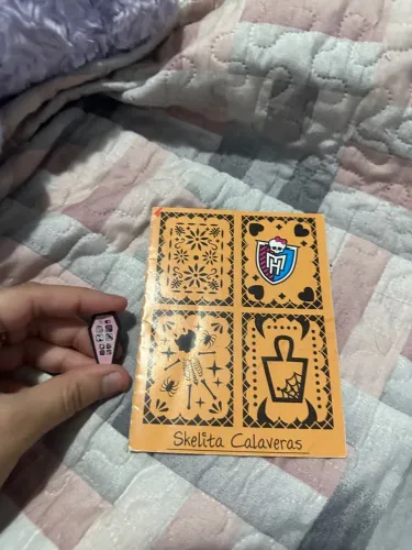 Diario monster high skelita + celular