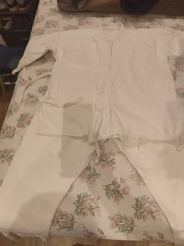 Kimono Infantil Tam. Aproximado 8 Anos - Usado em Bom Estado