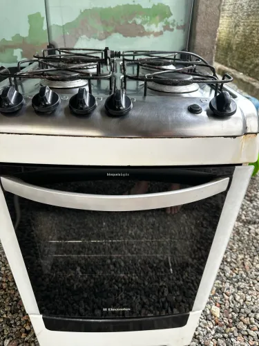 Fogão 4 bocas com Forno Electrolux